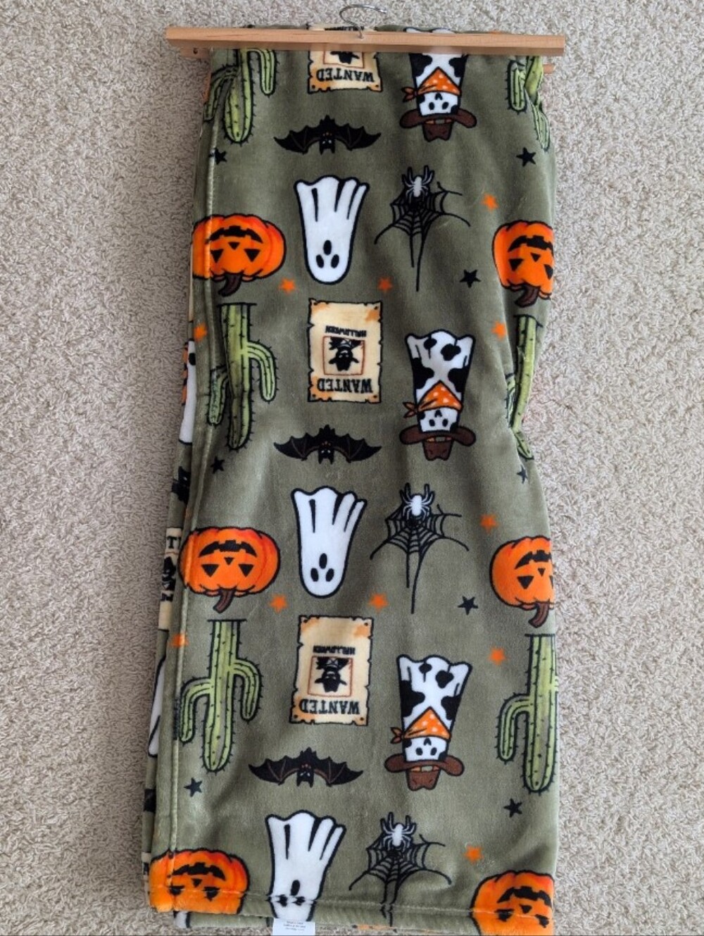 Wrangler Western Halloween Icon Oversized Halloween Plush Throw🕷 - Picture 3 of 9